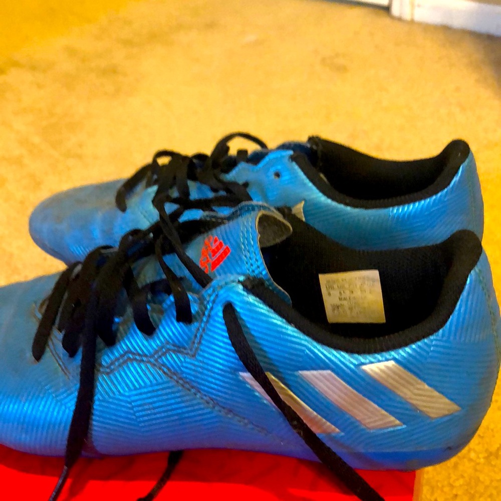 Soccer cleats